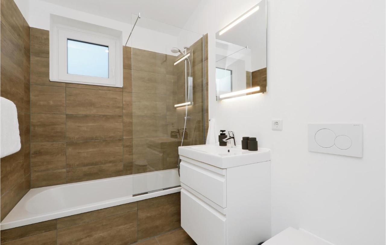 Gorgeous Home In Lembruch-Duemmer See With Kitchen Luaran gambar
